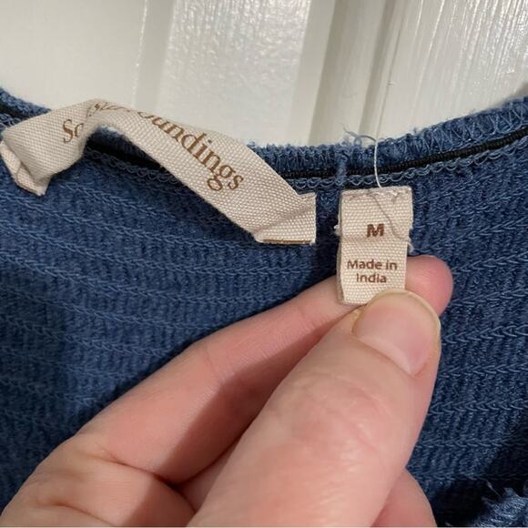 Soft Surroundings Blue Chambray Smocked Wide Leg Cropped Jumpsuit Womens M - Picture 4 of 10